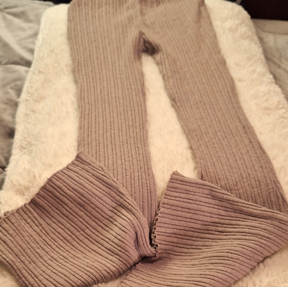 Pre-owned used good condition Urban Outfitters Flare pants Size XS - Picture 3 of 6